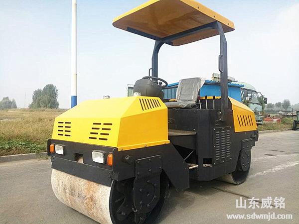 手扶式壓路機為何會被公路養(yǎng)護部門青睞？廠家給你解疑