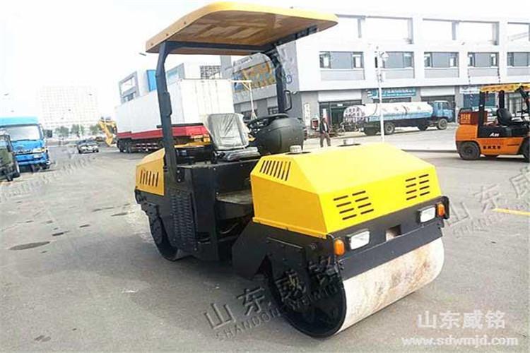 像小型壓路機(jī)這樣的重型機(jī)械，由于長期在重負(fù)荷的環(huán)境下工作，機(jī)械零件的磨損是比較嚴(yán)重的