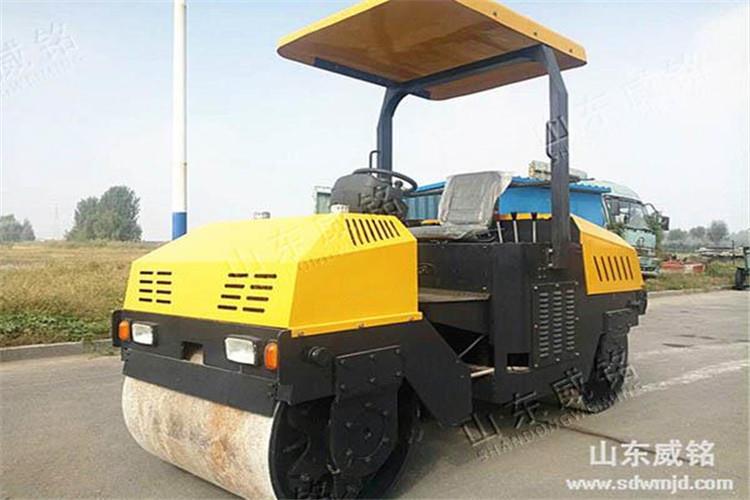 如果熱車(chē)由于小型壓路機(jī)酒路故障而不工作，可能是發(fā)動(dòng)機(jī)動(dòng)力不足，應(yīng)檢查發(fā)動(dòng)機(jī)是否有故障，找到根源進(jìn)行相應(yīng)的解決