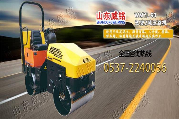 檢查小型壓路機(jī)液壓油箱油位是否正常，如正常，測量行走泵補(bǔ)油壓力